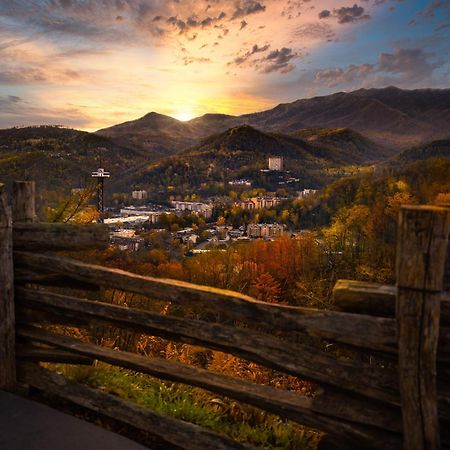 Majestic Splash- 8 Bedroom, Indoor Pool, Hot Tub, 1089 Free Tickets Each Paid Day, Dollywood Севьервилл Экстерьер фото