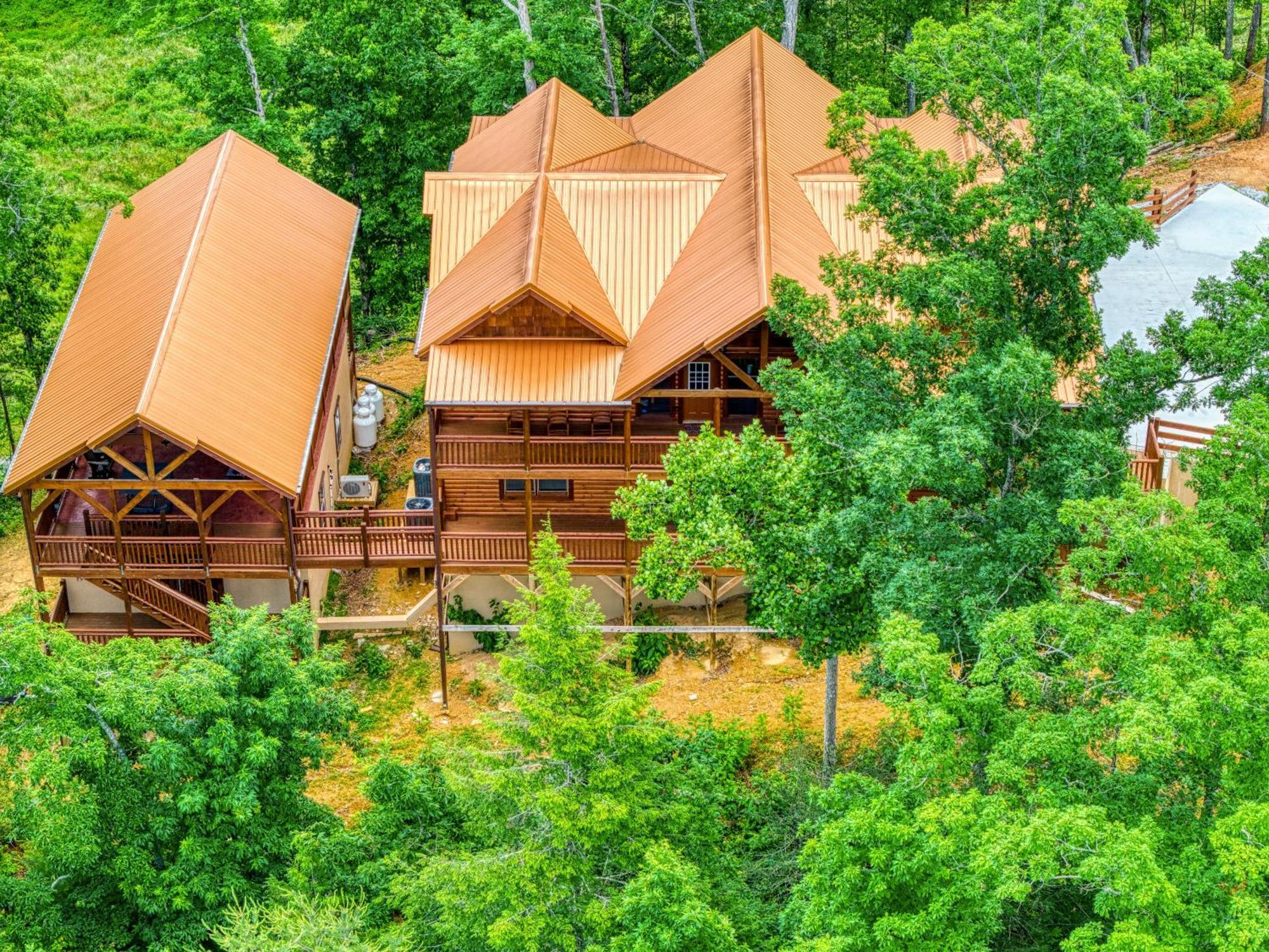 Majestic Splash- 8 Bedroom, Indoor Pool, Hot Tub, 1089 Free Tickets Each Paid Day, Dollywood Севьервилл Экстерьер фото